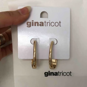  - Skitsnygga örhängen från Gina✨ Oanvänd! Frakt ingår i priset💌 (Fick som present men de är inte min stil)