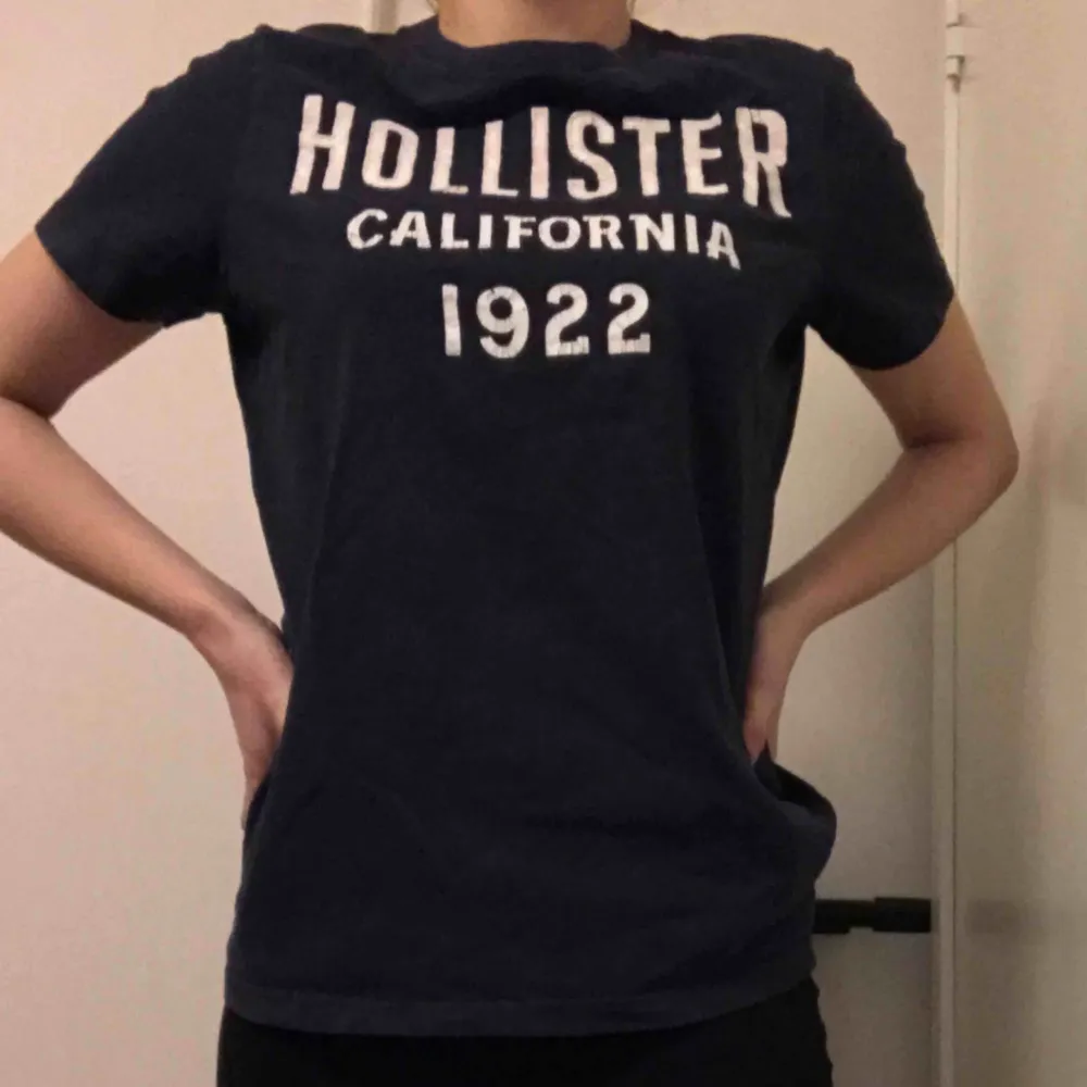 T-shirt från Hollister 80kr. Köparen står för frakt ✨. T-shirts.