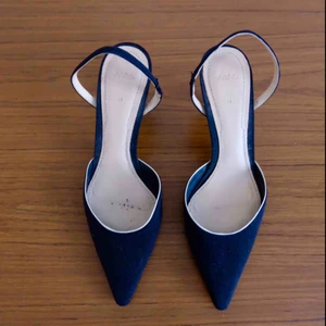  - Skor från Zara. Använda två gånger. Nypris runt 700kr. Köparen betalar frakten. 