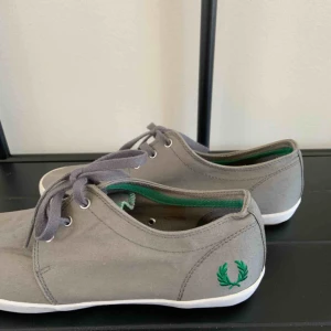  - Fred Perry Twill Shoes Brand: Fred Perry Size: EUR 42, US 9, UK 8 Colour: Grey (With green logo)  Never used. Bought maybe 2 years ago.