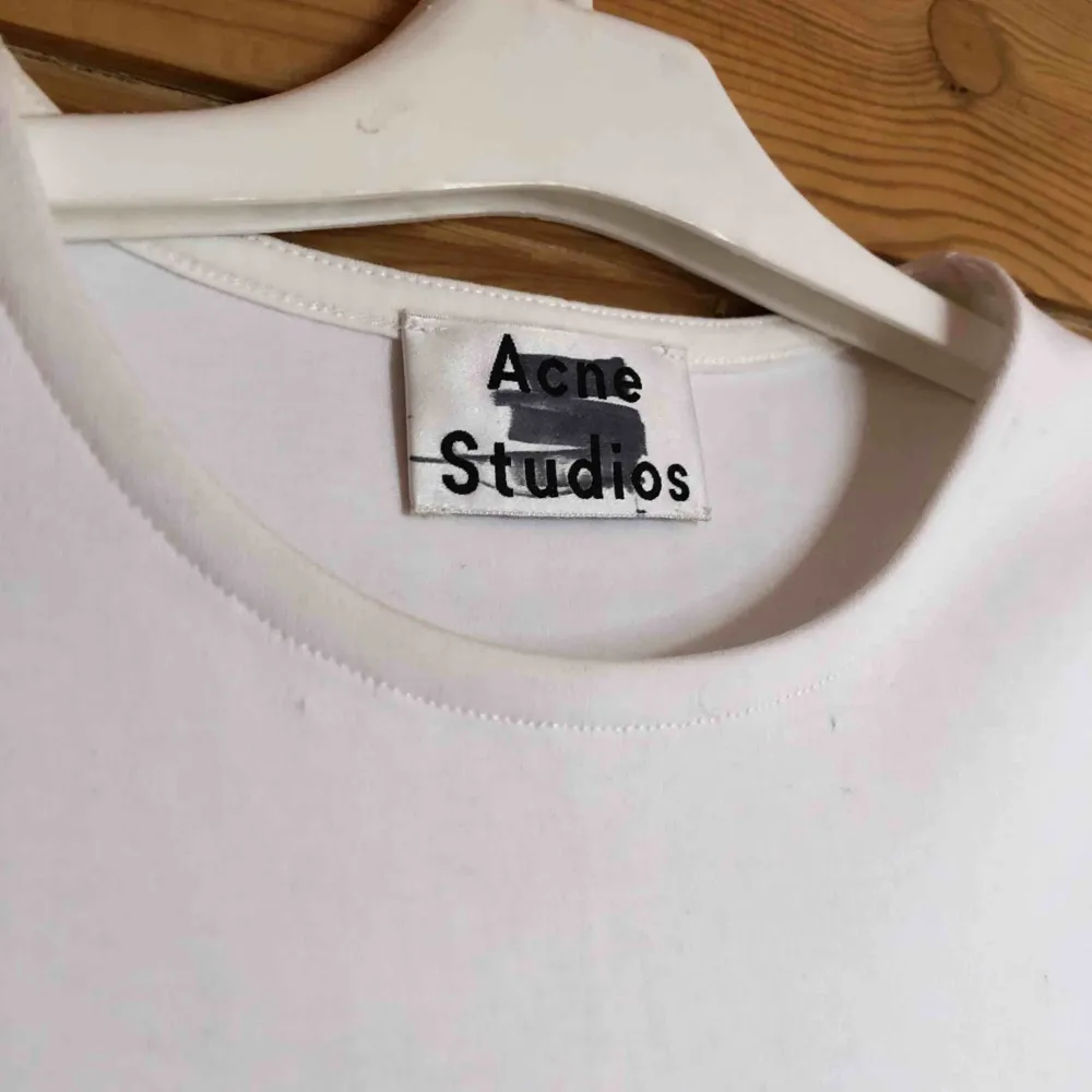 Tight and clean cut white sample dress from Acne Studios.  10/10 cond . Klänningar.