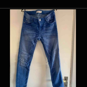  - Blåa jeans 