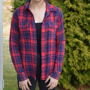  - Flanellskjorta i bra skick. Fri frakt. 