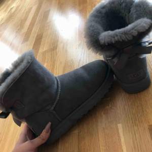 Säljer mina uggs då dem aldrig används. Stl 38  Nypris 2300 