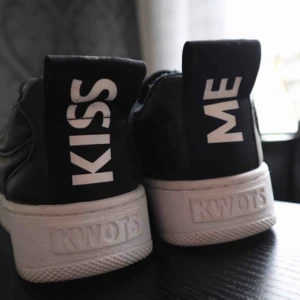  - Snygga skor köpte på Raglady by Tara. Ena sulan e borta men har ersatt den med en ny. Nypris 800kr