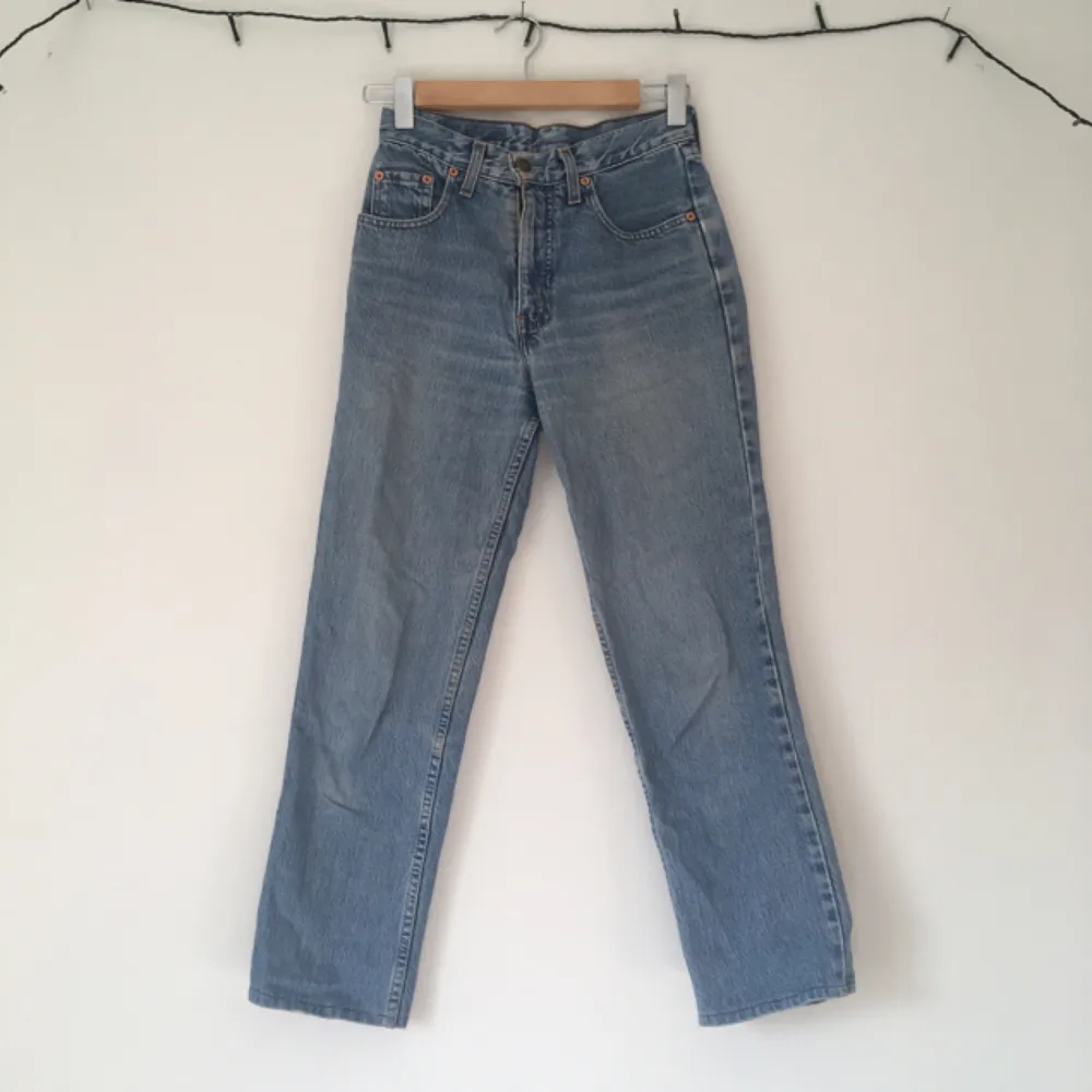 Levis jeans. Super fina! W: 28, L: 34. Hör av dig om du vill ha fler bilder💓. Jeans & Byxor.