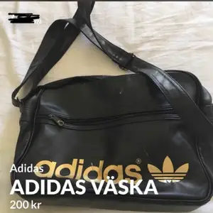 Adidas väska svart med guld 