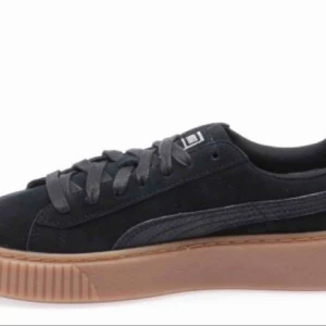  - Puma mocka svart storlek 36. Använd några ggr men ör i perfekt skick. 