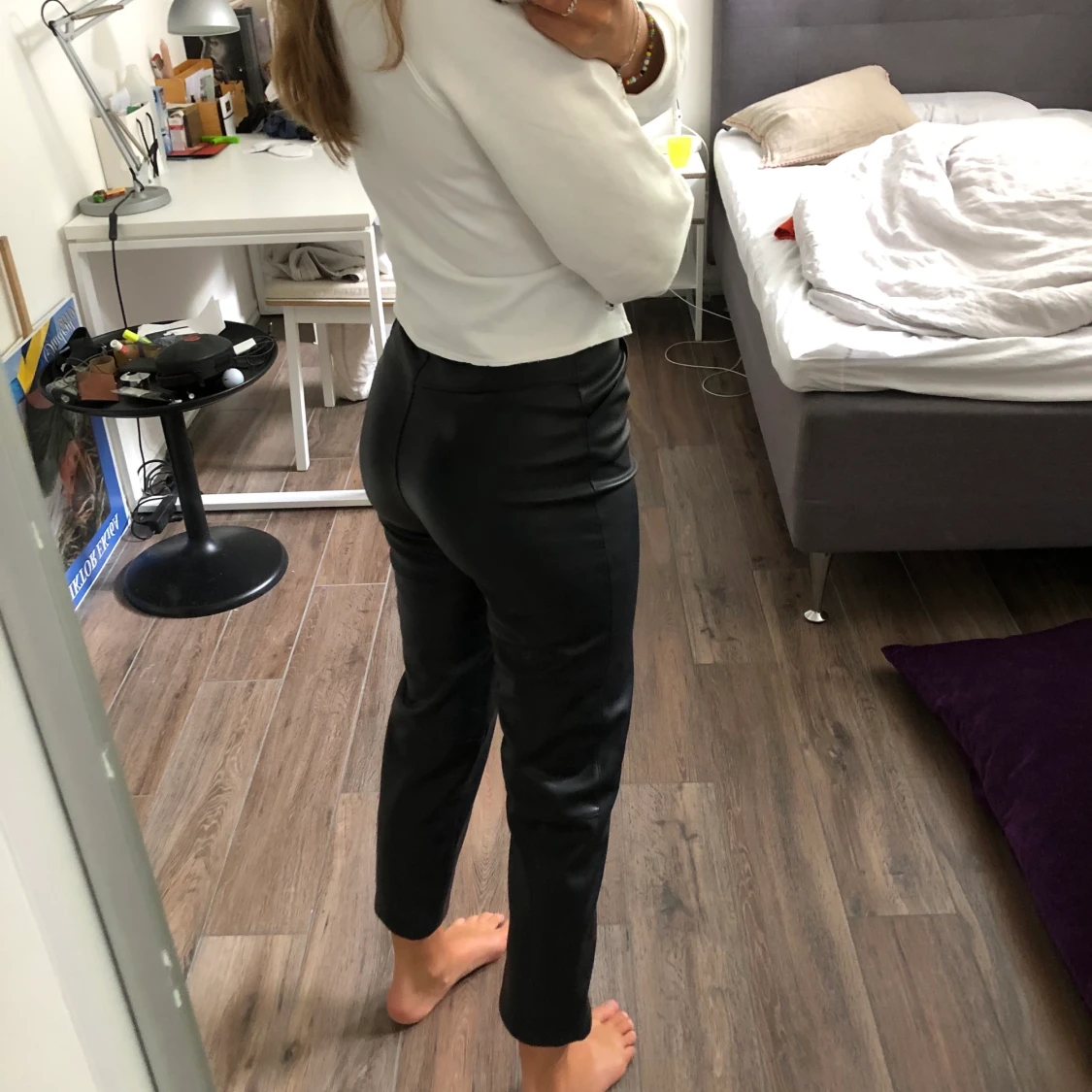 Faux läderbyxor med sömmar framtill - 90