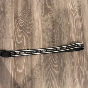 Axelrem Don donna - Superfin oanvänd axelrem från Dom Donna. Köparen står för frakten. Fraktar endast.