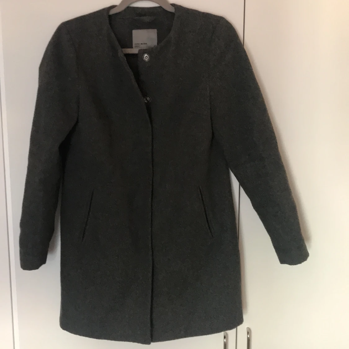 Mörkgrå kappa Vero Moda
