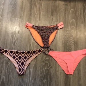 Bikiniunderdel 3 st - Fina bikiniunderdelar. Oanvända. Köparen står för frakten. Fraktar endast. Storlek: 1- M 2-42 (passar 40) 3- S. 40kr styck.