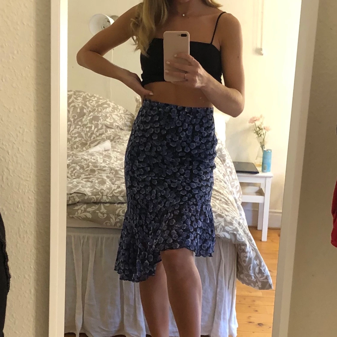 Blommig kjol med volang