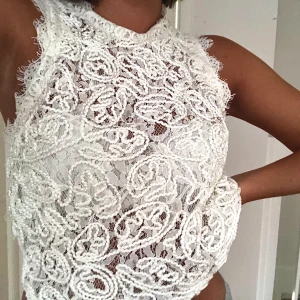 Sötaste blusen från zara - Dösöt blus från zara i superfint material, ryggen är bara spets! Storlek S men passar även xs och m