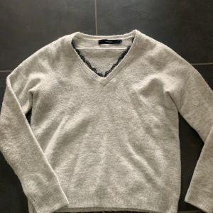 Skickad tröja från Only - I storlek XS. Köparen står för eventuell frakt! 🌸 hör av dig till mig om fler bilder önskas eller om du har någon fundering💕💕