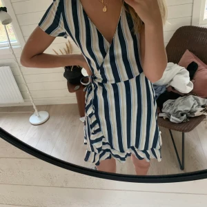 Klänning🥰💜💞🦋 - Klänning från Hollister i storlek Xs helt oanvänd♥️