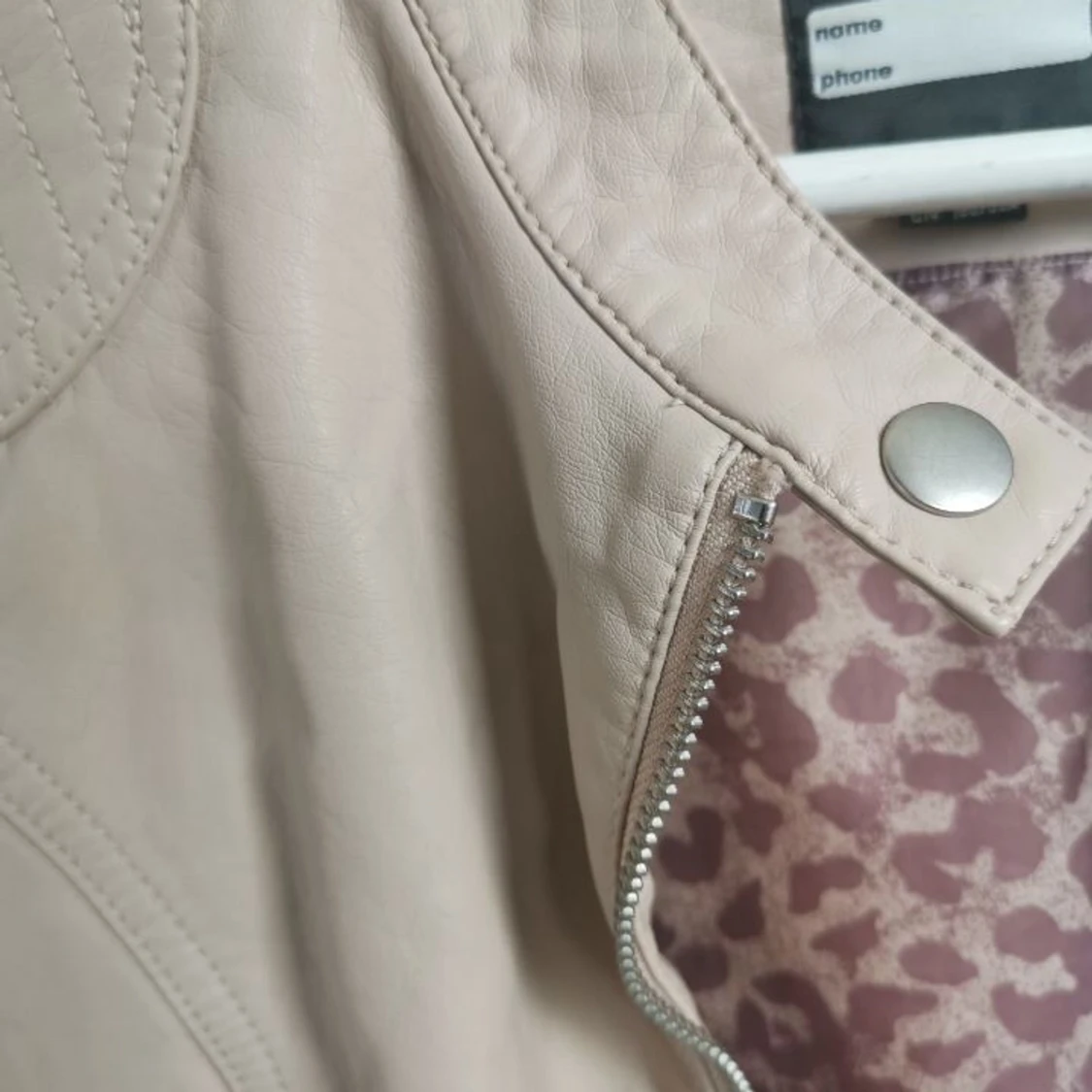 Ljusrosa skinnjacka  - 91