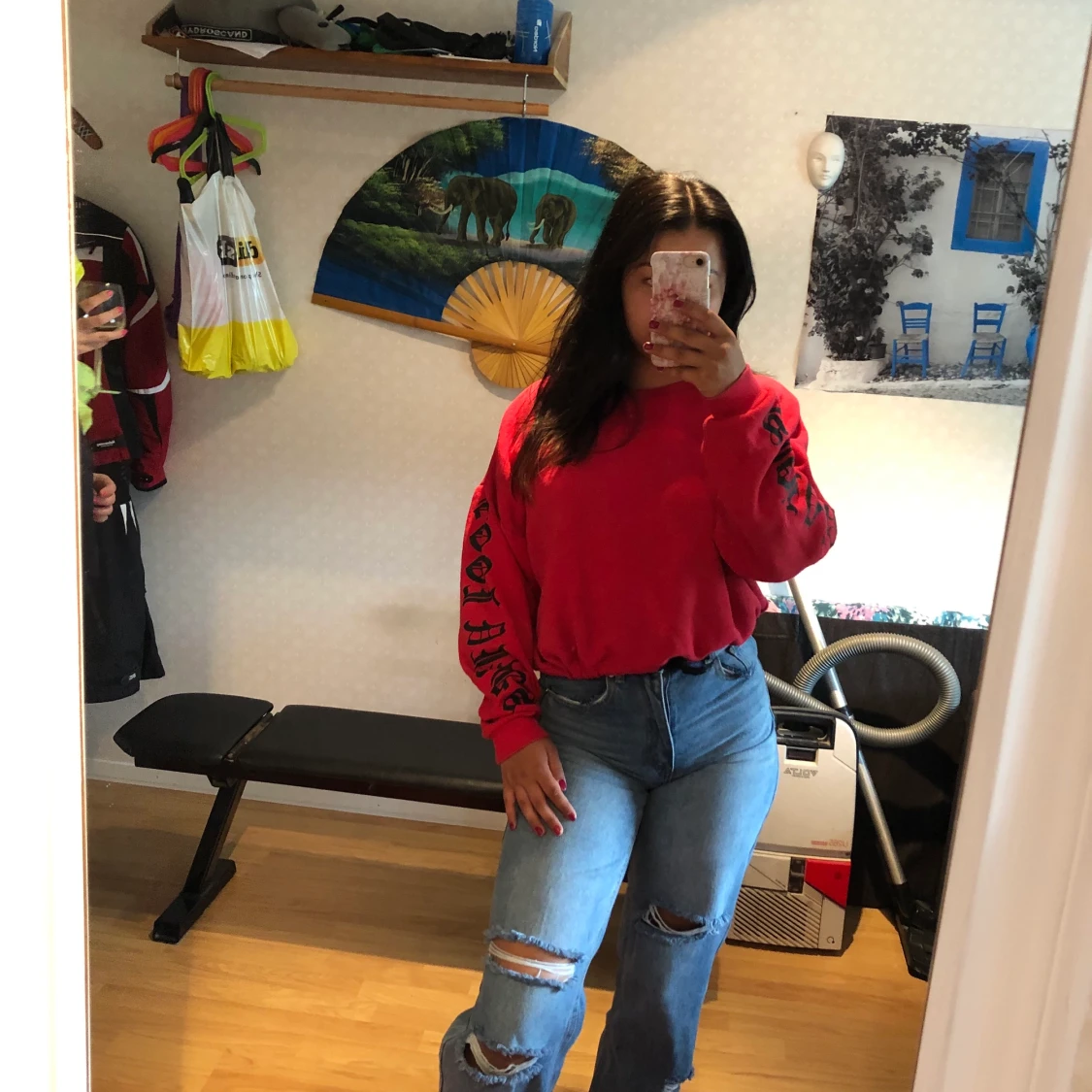 röd sweater med svart goth text - 90