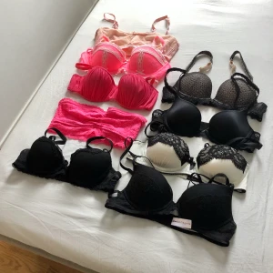 BHar 70A-75A - BH-rensning! Alla för 200 kr + frakt eller 50kr/bh + frakt. Alla är i superfint skick och passar de som har 70A eller 75A. Uppdatering: Alla utom den rosa (3e uppifrån) och den svarta (näst längst upp till höger) är sålda.