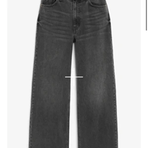 Monki jeans - Jättefina jeans som jag nu säljer då dem har blivit för små för mig :( 200kr inkl frakt 💕 