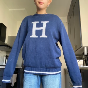 Tommy hildiger kofta🧑🏼‍🌾 - Fin oversized tommy crewneck i bra skick knappt använd!💕