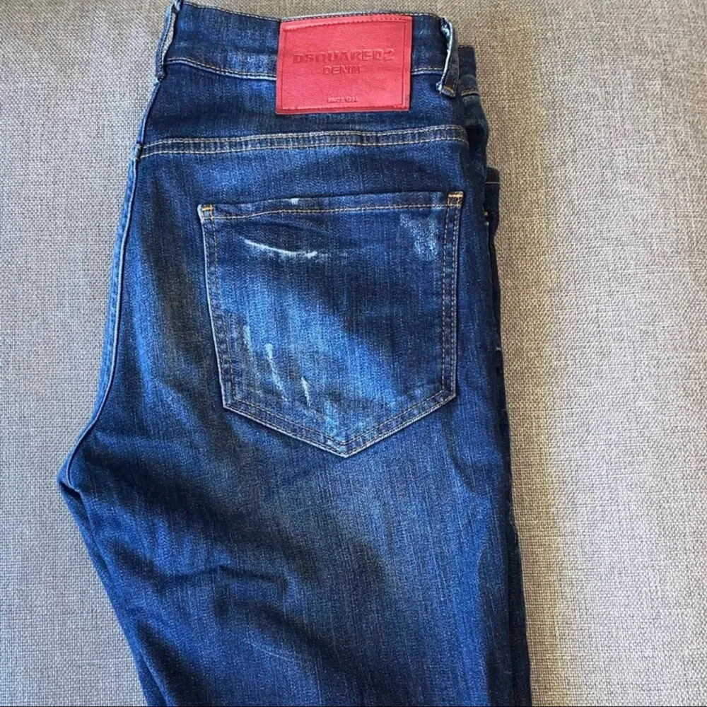 dsq2 röda prickar storlek 52 ( 34-32 ). Jeans & Byxor.