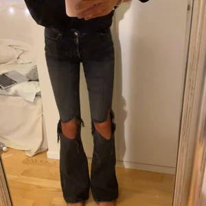 Supersnygga bootcut jeans  - Supersnygga gråa bootcut jeans, stretchiga och supersköna. 