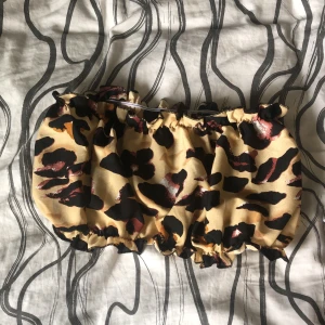 Tub toppat - Storlek S på båda, säljer pga lite användning, köpta från shein säljer båda för 50 men kan även sälja för sig