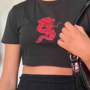  - Säljer denna jättefina topp som tyvärr är för liten för mig och kommer till oanvändning. Köparen betalar frakt 💕💕