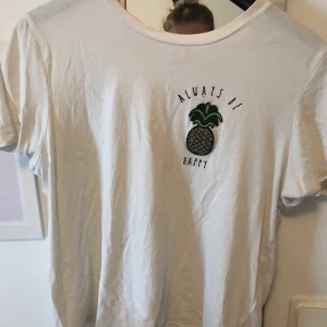 T-shirt  - Chill tisha😛 frakt på 44 kr 