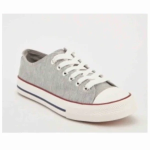  - Helt nya herrskor i stl 41  Aldrig använda!  80:- + frakt 