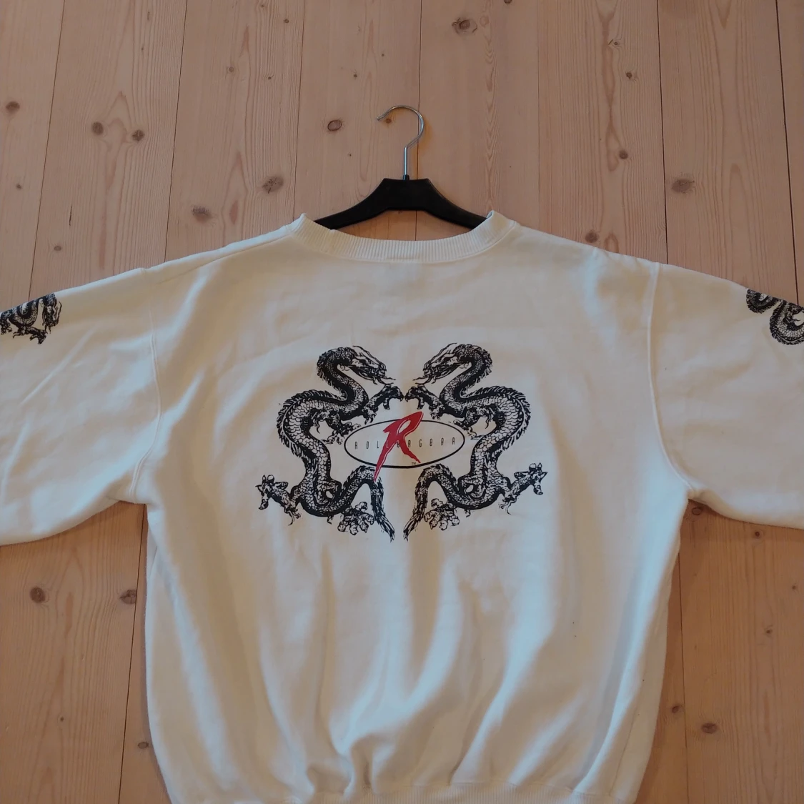 Vintage dragon sweatshirt