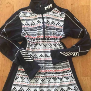  - En riktig härlig och mysig underställs tröja i st L  Är fukt absorberande, vind tät. 