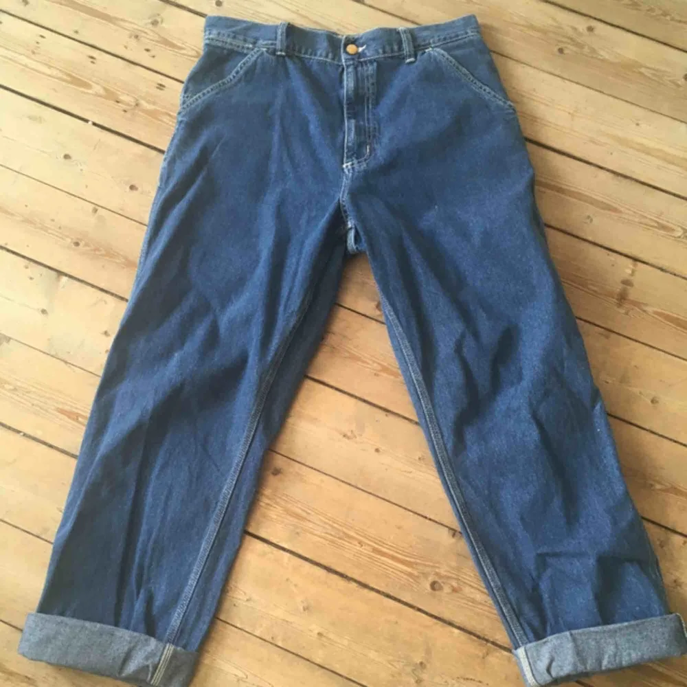 Najs Carhartt jeans i storlek 31! Väldigt sköna . Jeans & Byxor.