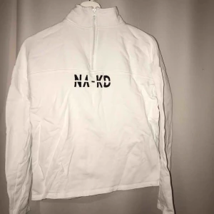  - En supertrendig tröja ifrån NAKD, passar till allt, säljer pga inte kommer till användning! Använt sick 