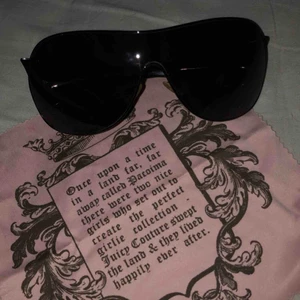  - Trendiga Juicy Couture solglasögon. Bra skick. Pris kan diskuteras☺️