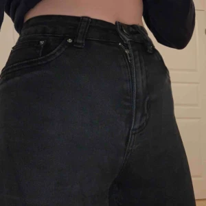  - Lager 157 skinna jeans snake. Använda men fortfarande i gott skick. Går att rulla upp benen men annars är de som de är på sista bilden :) 🚫 PRIS GÅR ATT DISKUTERAS🚫