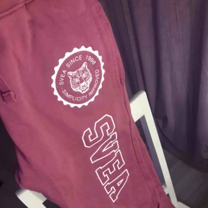  - Snygga Svea mjukisbyxor i storlek XS  Bara använda några få gånger🥰  Skicka för frågor  Köparen står för frakten!💞