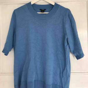 Fin blå t-shirt med långa ärmar från Lindex! 50kr exklusive frakt, hör av dig för mer information💕
