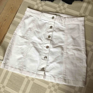  - Snygg jeanskjol från Gina Tricot 