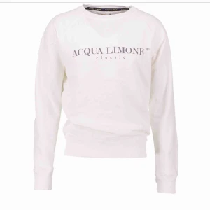  - Intressekoll för äkta Aqua Limone tröja i färgen vit. Skitsnygg och bekväm men kommer inte till användning. Tänkte därför att det är bättre någon annan får användning för den. Vad kan ni tänka er för pris? Den är som ny