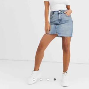  - 70+ frakt. Jeanskjol från asos, säljer pga den är för liten. Använd 3 gånger förra sommaren.