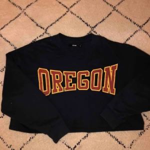  - ✨Detta är en super mysig crop top ifrån bikbok, går till ungefär naveln✨