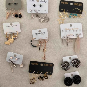  - Olika nya örhänge Och pärlband 50kr styck