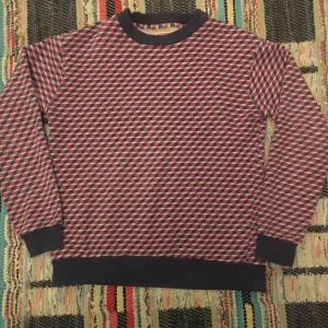  - Rutig sweatshirt från ekjamfactoryxWeekday! Sparsamt använd, frakt blir 63 kr:)