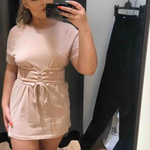  - Korsettklänning från Bik Bok.