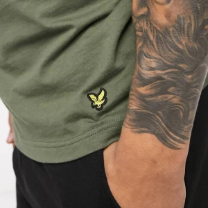  - Har den även i vinröd och mörkblå