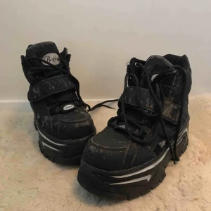  - skitballa fakebuffaloes, snyggt slitna. Köparen står för frakt🦋🦋