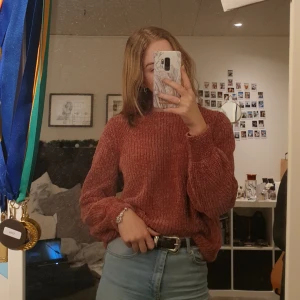  - En tröja från HM i storlek M, säljer pga aldrig använder<3 (Kan ludda av sig lite)