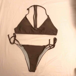  - Säljer en helt oanvänd bikini från Shein. Säljer pga för liten. Är i Storlek M, men är som en S. Frakten ingår i priset! Kan mötas upp i Norrtälje! 
